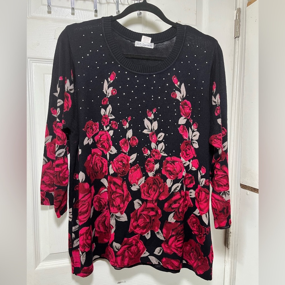 CD Daniels Black/Red/Tan Roses  Women’s Knit Sweater, Scoop Neck Sz 2X‎